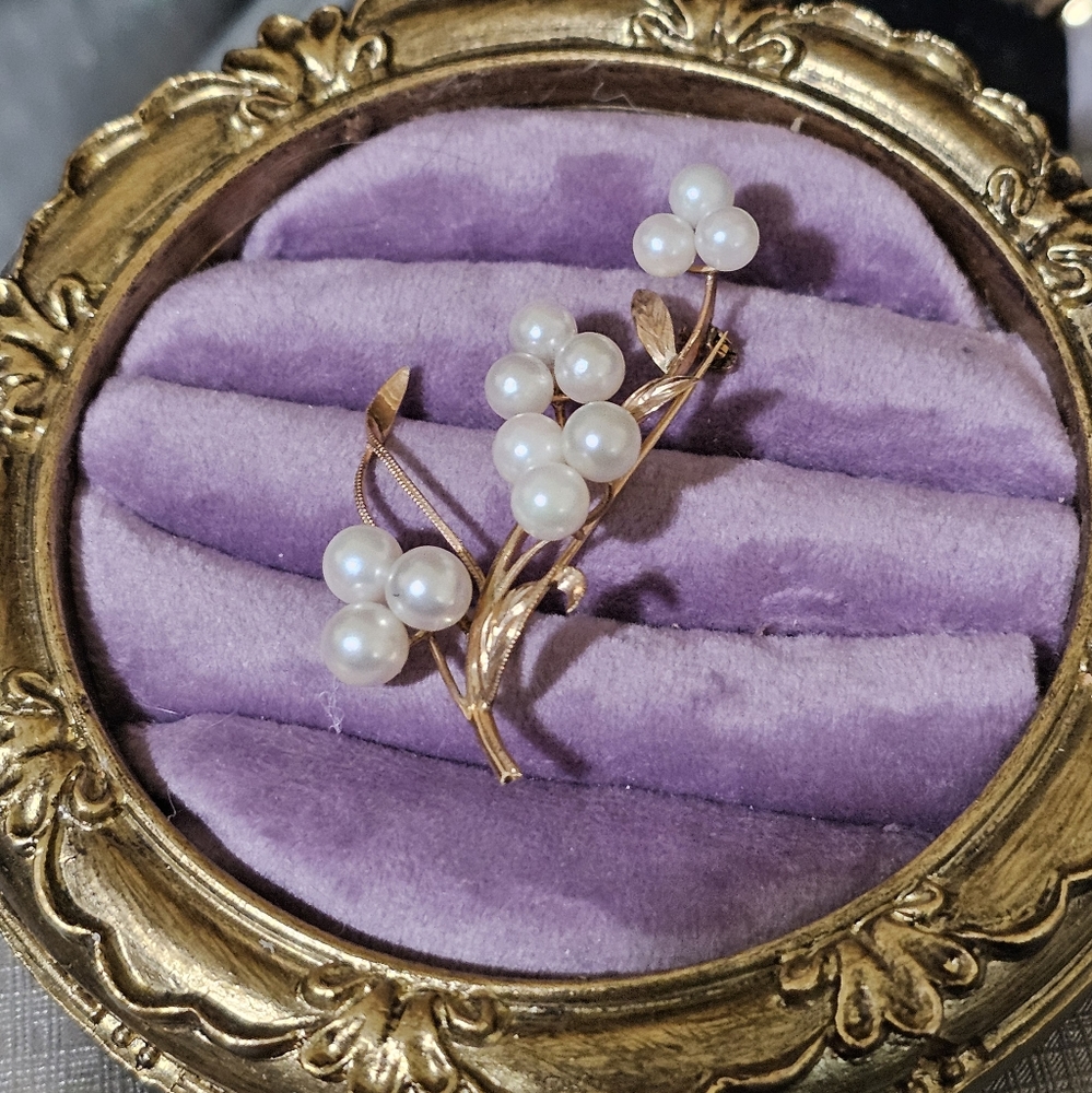 14k large pearl brooch pin. Marked K14 and Japan. Beautiful  brooch that could b